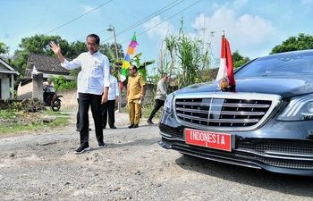 Jokowi Sempat ‘Cicip’ Jalan Rusak di Lampung Selatan