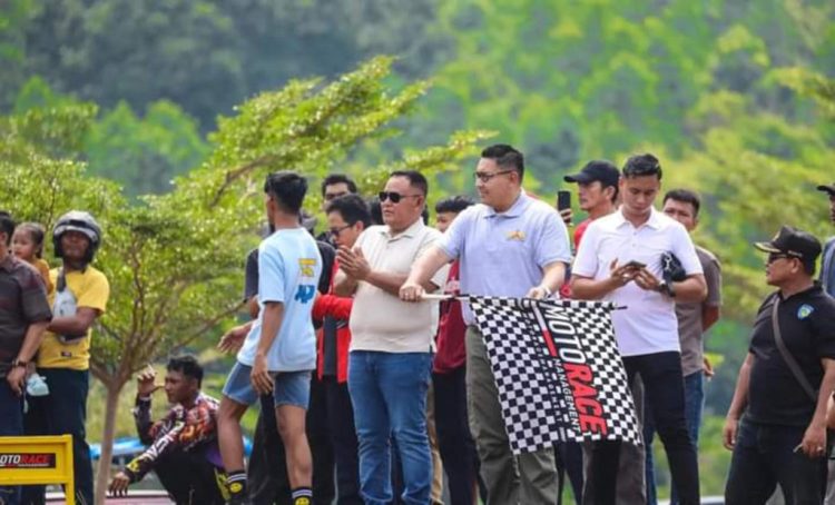 Ratusan Crosser Berlaga di Kejuaraan Bupati Cup Grasstrack Motocross 2024