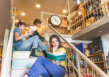 CEK KOTA KAMU! 6 Kota di Indonesia dengan Tingkat Literasi Tertinggi dan Terendah