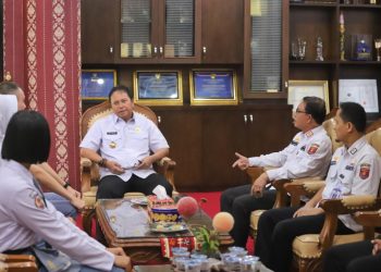 Pj Bupati Lampung Barat Lepas Tiga Peserta Paskibraka ke Tingkat Provinsi, Tekankan Pentingnya Jaga Nama Baik