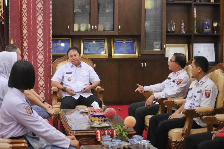 Pj Bupati Lampung Barat Lepas Tiga Peserta Paskibraka ke Tingkat Provinsi, Tekankan Pentingnya Jaga Nama Baik