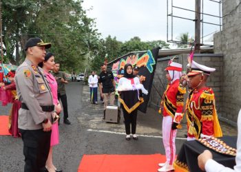 Disambut Tarian Adat Lampung dan Polisi Cilik, AKBP Rivanda Resmi Menjabat Kapolres Tanggamus