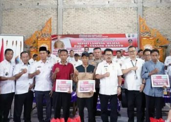 Pemkab Lampung Selatan Serahkan Bantuan Bedah Rumah untuk 6 Warga di Kecamatan Sragi