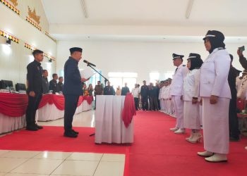 Pj. Bupati Tanggamus Kukuhkan Kepala Pekon dengan Masa Jabatan Baru Selama 8 Tahun