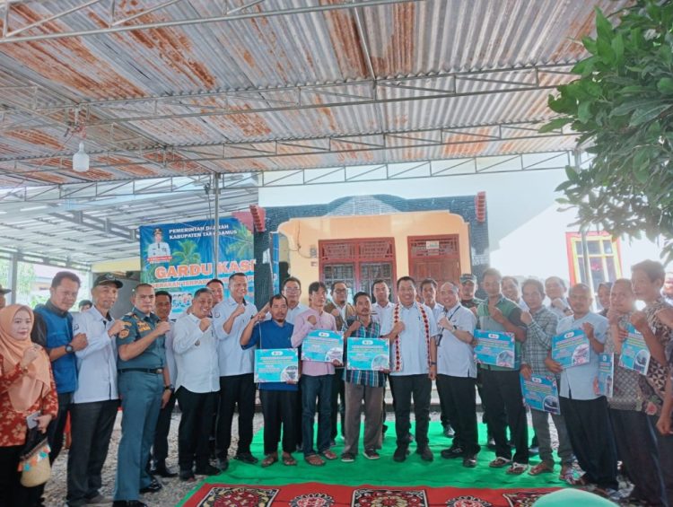 Pematang Sawa Resmikan Program GARDU KASIR, Penjabat Sekda Serahkan Bantuan Sarana Nelayan