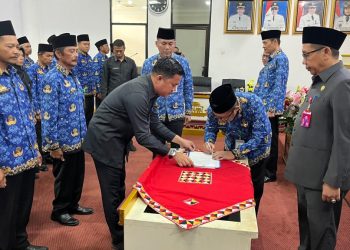 Pelantikan Guru Fungsional di Kabupaten Tanggamus: Penjabat Sekretaris Daerah Mengambil Sumpah PNS