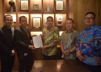 Bupati Pesawaran Teken Kerjasama dengan Solarvest untuk Pengembangan Panel Surya