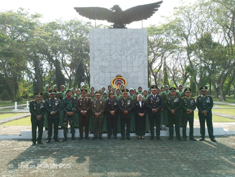 HUT Ke-79 TNI: Erma Yusneli Hadiri Upacara Tabur Bunga di Lampung Selatan