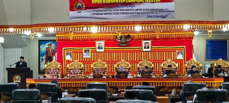 Plt Bupati Lampung Selatan Sampaikan Rancangan APBD 2025 ke DPRD