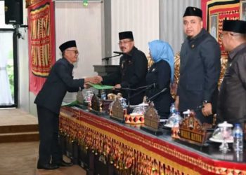 Sekda Lampung Selatan Paparkan Raperda Insentif dan Kebijakan Investasi di Rapat Paripurna