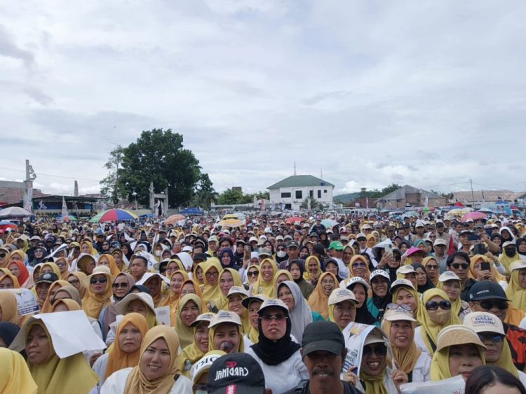 Ribuan Pendukung Paslon 02 Meriahkan Kampanye Akbar di Talang Padang