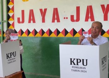 PJ Bupati Tanggamus dan Sekda Gunakan Hak Pilih di TPS 12 Kota Agung