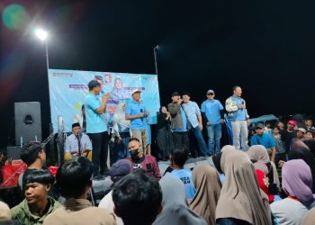 “Konser Ambyaran Sambut Kampanye Riyanto-Umi Laila di Tulungagung”
