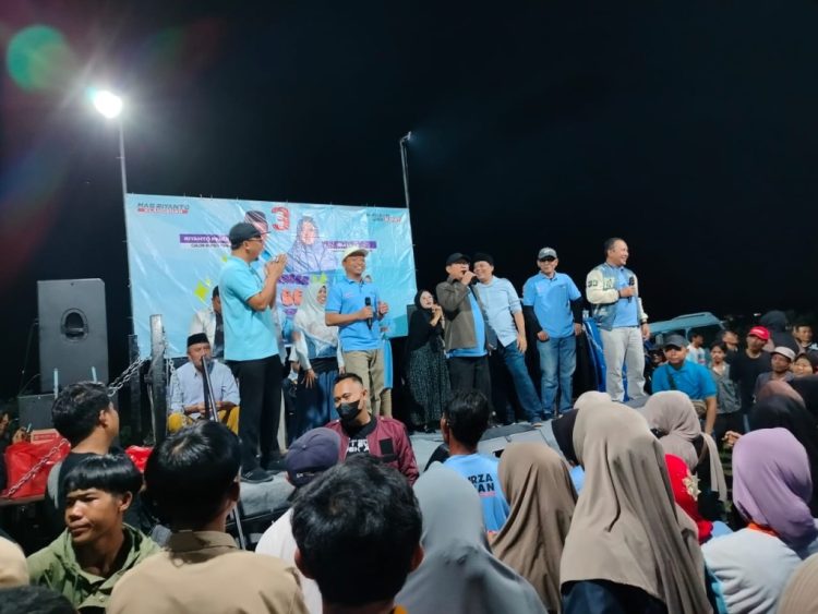 “Konser Ambyaran Sambut Kampanye Riyanto-Umi Laila di Tulungagung”