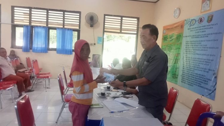 SMAN 1 Punduh Pedada Salurkan Beasiswa PIP kepada 397 Siswa