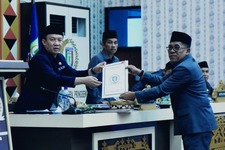 Pemkab dan DPRD Pringsewu Sahkan 4 Perda, Tetapkan Propemperda 2025