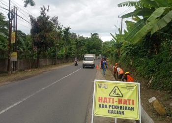 Bahu Jalan Ruas Wisata Bandar Lampung dan Pesawaran Dibersihkan