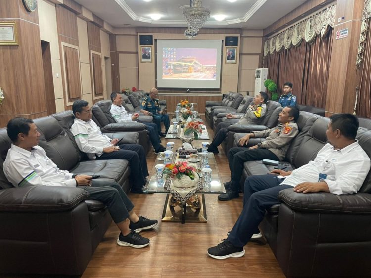 Kapolres Lampung Selatan Tinjau Cuaca Ekstrem di Pelabuhan Bakauheni untuk Pastikan Keamanan Pelayaran