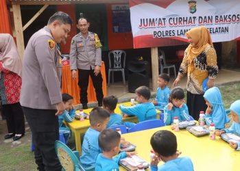 Polres Lampung Selatan Gelar Makan Bergizi Gratis untuk Anak PAUD Mutiara Agom