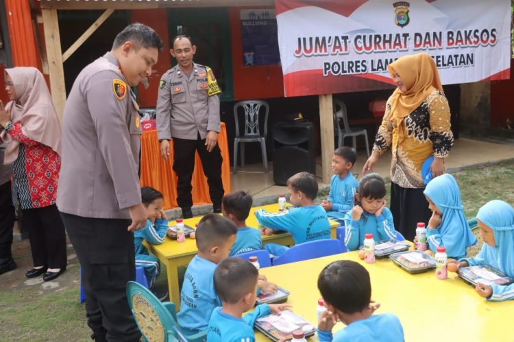 Polres Lampung Selatan Gelar Makan Bergizi Gratis untuk Anak PAUD Mutiara Agom