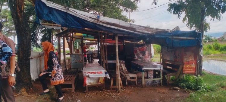 Satu Ruas Jalan di Jalur 2 Podomoro Tertutup Rumput dan Tidak Berfungsi Lagi