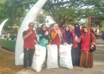 Relawan Donor Darah Lampung Utara Bersih-Bersih di Islamic Center