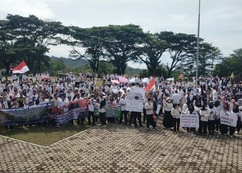 Ribuan Honorer Tanggamus Demo, Tuntut Status PPPK Penuh Waktu