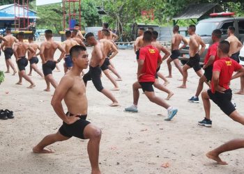 Brigif 4 Marinir/BS Lampung Gelar Latihan Renang Ketahanan di Pantai Klara