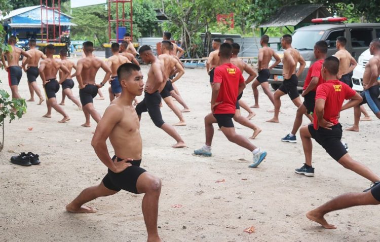 Brigif 4 Marinir/BS Lampung Gelar Latihan Renang Ketahanan di Pantai Klara
