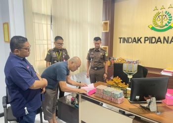 Penyidik Kejari Lampung Barat Terima Pengembalian Kerugian Negara Rp 500 Juta dalam Kasus Korupsi Jalan Marang-Kupang Ulu