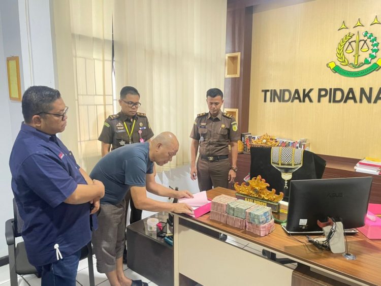 Penyidik Kejari Lampung Barat Terima Pengembalian Kerugian Negara Rp 500 Juta dalam Kasus Korupsi Jalan Marang-Kupang Ulu