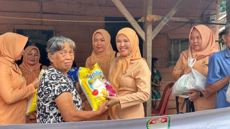 Dharma Wanita Lapas Kotabumi Ajak Masyarakat Sejahtera Lewat Bhakti Sosial