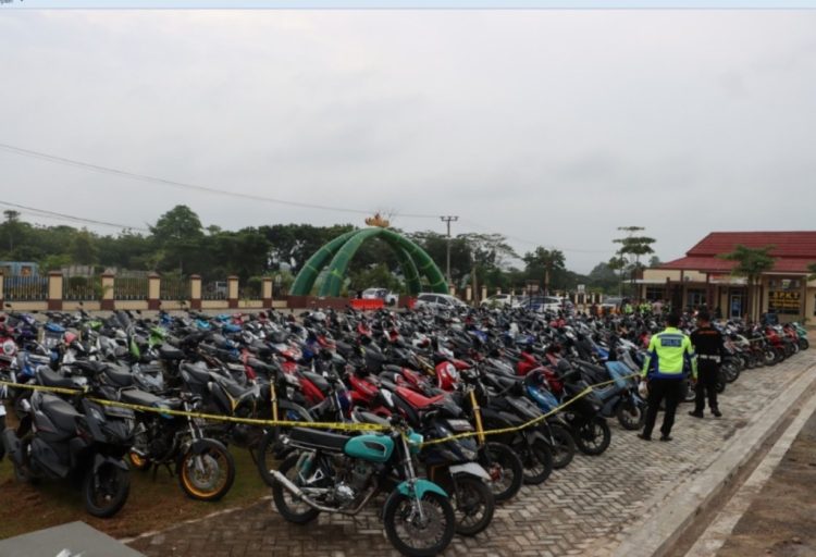 Polisi Gerebek Balap Liar di Pringsewu, Ratusan Pemuda dan Motor Diamankan