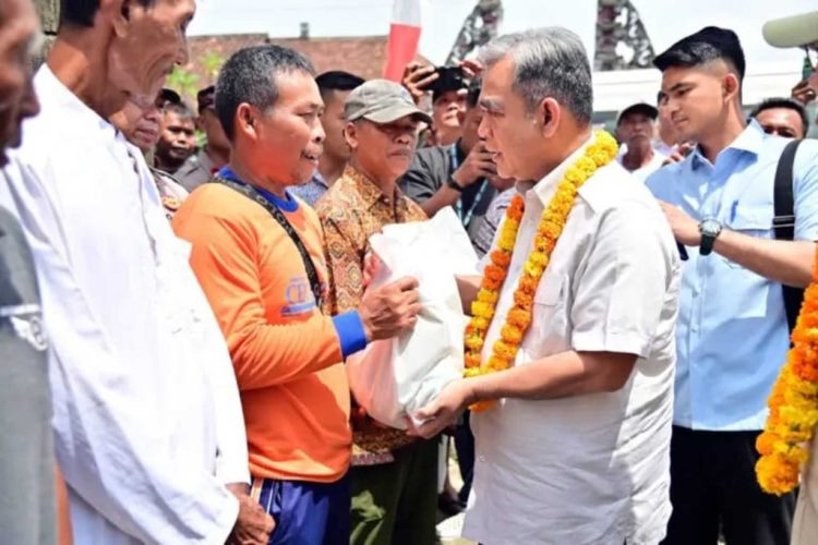 Ketua MPR RI Ahmad Muzani Salurkan Bantuan untuk Korban Banjir di Lampung Selatan