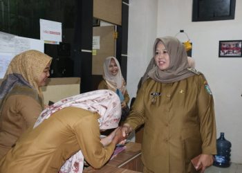 Hari Pertama Bertugas, Wabup Pringsewu Umi Laila Silaturahmi dengan Pegawai Sekretariat