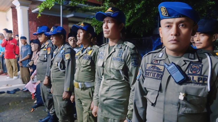 Wabup Lampung Tengah Hantarkan Jenazah Pj. Sekda Kusuma Riyadi ke Peristirahatan Terakhir