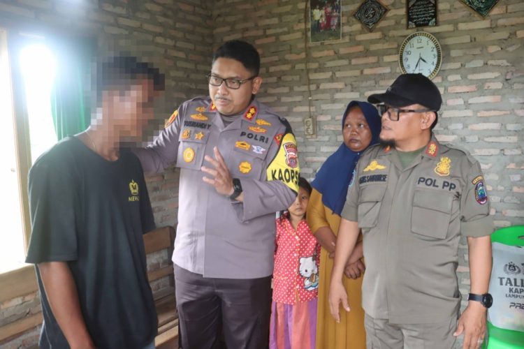 Kapolres Lampung Selatan Sambangi Pelaku Pencurian Pisang, Dorong Kesadaran Hukum dengan Pendekatan Humanis