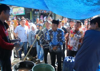 Plh. Bupati Lampung Utara Sidak Pasar dan Bulog, Pastikan Harga Stabil Jelang Ramadhan