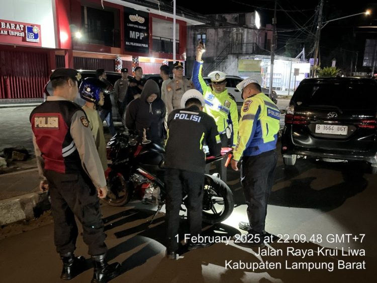 Polres Lampung Barat Gelar Patroli Skala Besar untuk Antisipasi Kejahatan Jalanan