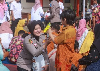 Senyum Ceria Siswa SLB di Lampung Selatan: Polwan Hadirkan Makan Bergizi Gratis dan Hiburan Spesial
