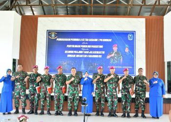 Danbrigif 4 Mar/BS Berikan Pengarahan dan Penghargaan kepada Prajurit serta Jalasenastri