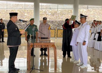 Bupati Dendi Lantik Pj Kepala Desa Khepong Jaya dan Sukaraja: Dorong Dedikasi dan Pengabdian Masyarakat