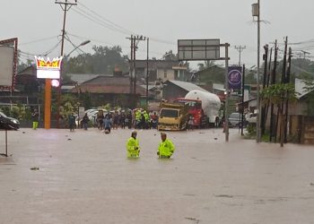 Banjir Lumpuhkan Jalinbar Pesawaran, Kemacetan Mengular Hingga Puluhan Kilometer
