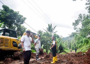 Tanggap Darurat! Bupati Pesawaran Tinjau Lokasi Banjir dan Longsor