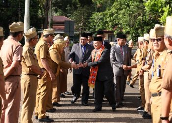 Hari Pertama Pimpin Apel, Parosil Mabsus Ajak ASN Tingkatkan Etos Kerja dan Disiplin