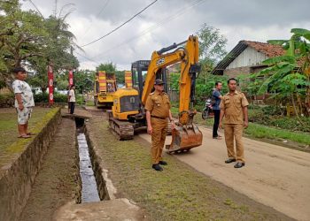 Tim Nanda Indira Peduli Kerahkan Excavator untuk Bantu Warga Bagelen Atasi Banjir