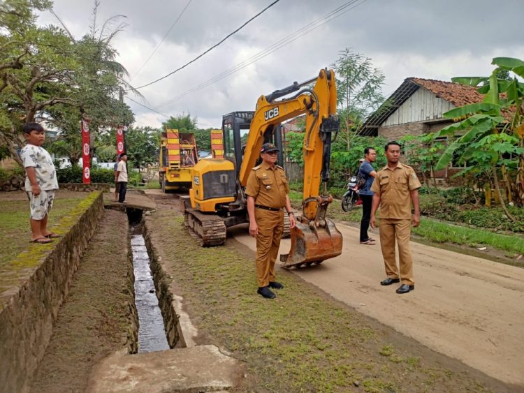 Tim Nanda Indira Peduli Kerahkan Excavator untuk Bantu Warga Bagelen Atasi Banjir