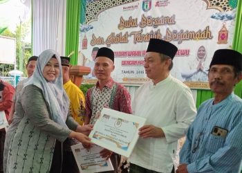 Wakil Bupati Pringsewu Buka Puasa Bersama Warga, Serahkan Bantuan untuk Tempat Ibadah