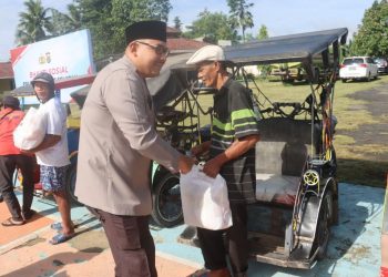 Polres Lampung Selatan Berbagi Berkah Ramadan: Santuni Tukang Becak dan Lansia