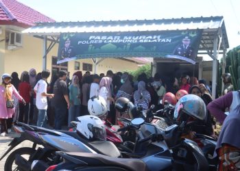 Polres Lampung Selatan Gelar Pasar Murah, Warga Berbondong-Bondong Manfaatkan Harga Ekonomis